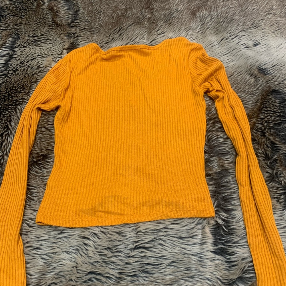 Garage Button Front Ribbed Top
Size P/S - Picture 3 of 7
